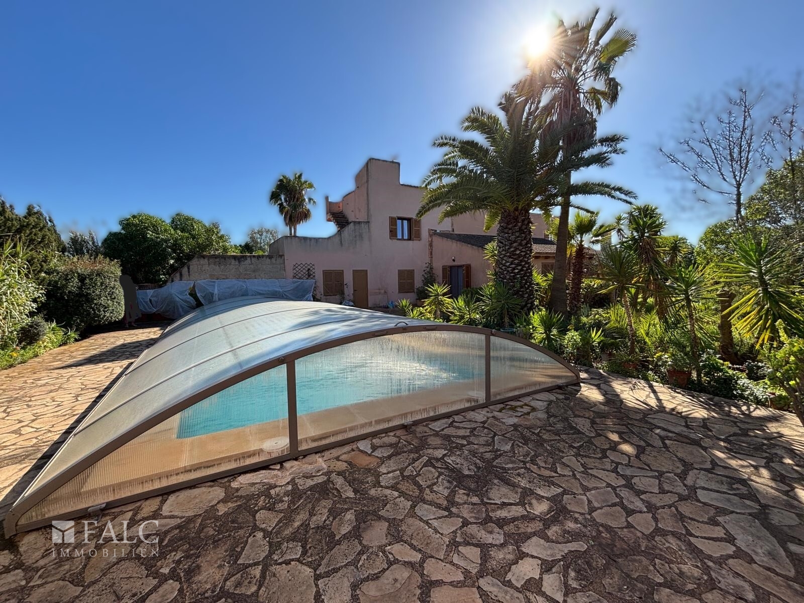 Finca Rueckseite Pool